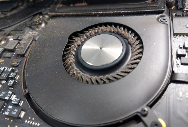 Dreckiger Lüfter eines MacBook